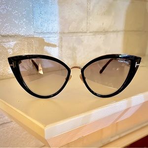 Tom Ford Angelica Cat eye sunglasses used in great condition no case